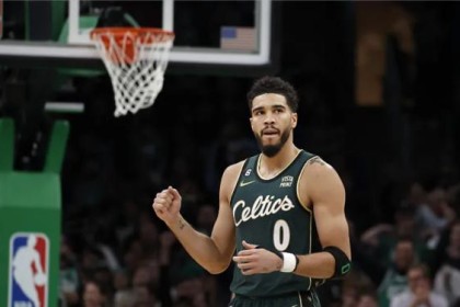 米切尔独木难支绿军多点开花 绿骑系列赛无悬念？