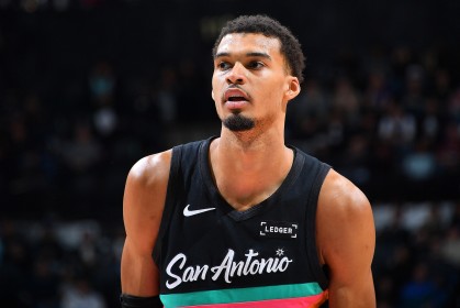 鲸鱼体育-听教练的话！米奇：不管首发还是替补 文班都接受我们的安排