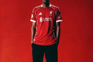 回声报：弗林蓬恢复训练伊萨克首次参加合练，巴伊切蒂奇草地训练