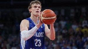 大狙慢热！马尔卡宁首节6中2&amp;三分3中0 得到6分2篮板1助攻