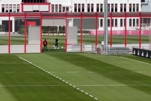 鲸鱼直播-何时复出？诺伊尔今日在拜仁基地进行单独训练