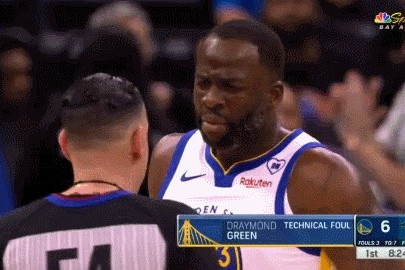 低调看球-出场3分半下班！追梦亵渎裁判被驱逐 库里面露沮丧